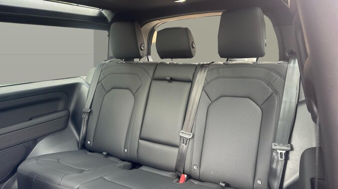 Land Rover Defender 3.0 D250 X-Dynamic SE 90 3dr Auto Diesel Estate - Image 4